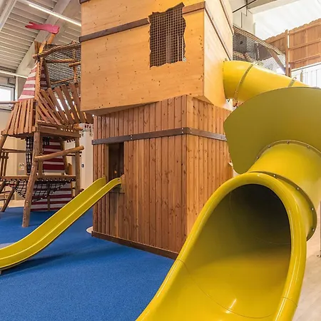 דירה 6 Person In *