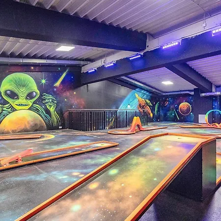 6 Person In דירה