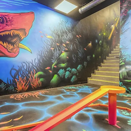 דירה 6 Person In *