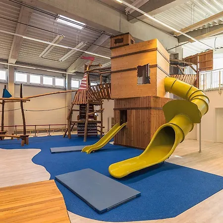 6 Person In דירה *